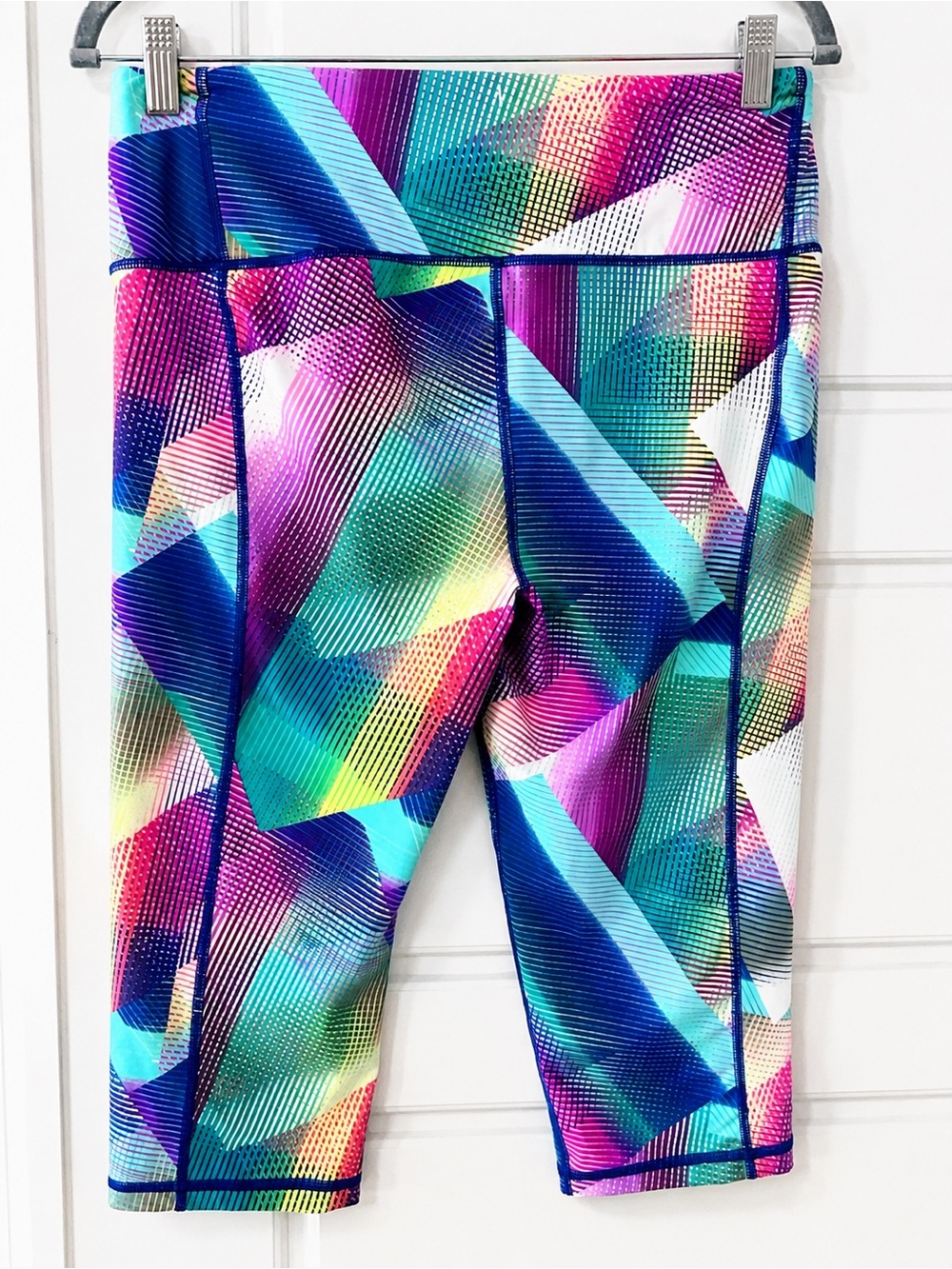 Sport Victoria’s Secret Knockout Crop Leggings L/G Colorful Geometric Print - Picture 2 of 4